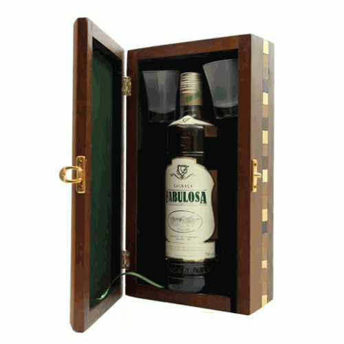 Cachaça Fabulosa Kit Madeira (garrafa e duas taças) , Dourada, Envelhecida 6 Anos em Barricas de Bálsamo, 700 ml, 42%