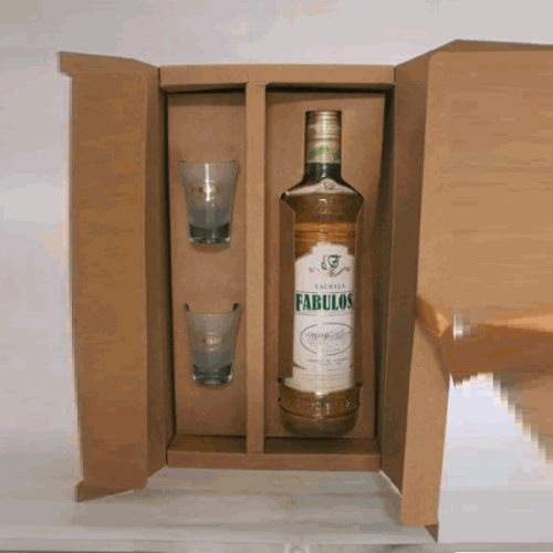 Cachaça Fabulosa Kraft (Kit Especial com 2 Taças), Dourada, Envelhecida 6 anos em Barricas de Balsamo, 700ml, 48%